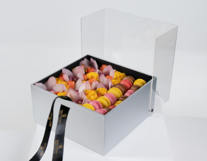 Picture of Baby Rose & Macarons Box