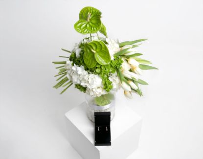 Picture of Green & White | Vase With Diamond